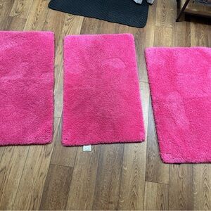 Tahari Vibrant Pink Door Mat Set